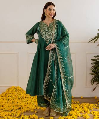 Emerald green embroidered chanderi kurta set 1
