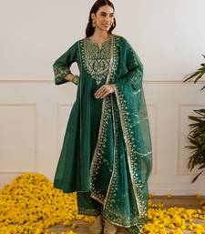 Emerald green embroidered chanderi kurta set