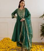 Emerald green embroidered chanderi kurta set