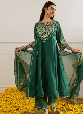 Emerald green embroidered chanderi kurta set 3