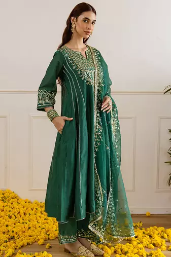Emerald green embroidered chanderi kurta set