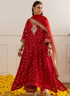 Red embroidered chanderi kurta set 2