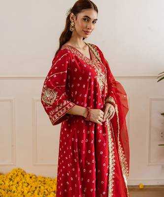 Red embroidered chanderi kurta set 3