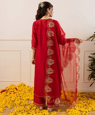 Red embroidered chanderi kurta set 3