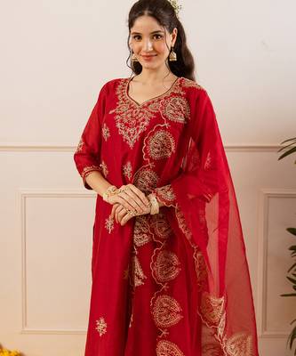 Red embroidered chanderi kurta set 5