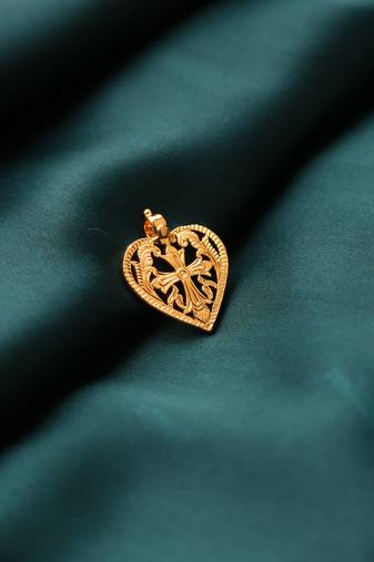 Gold-plated heart pendant with cross design