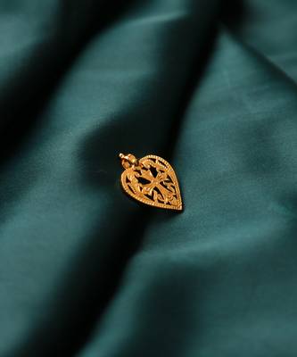 Gold-plated heart pendant with cross design 2