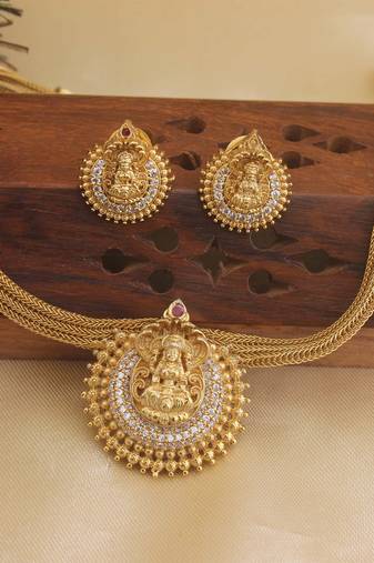 Matte finish temple necklace set