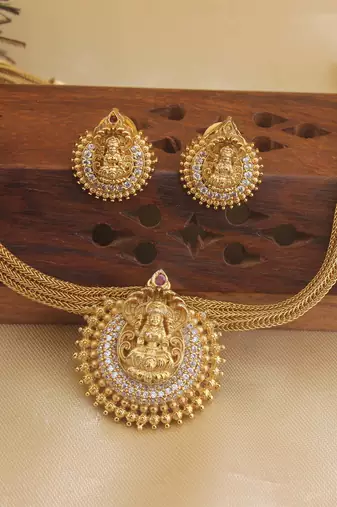 Matte finish temple necklace set