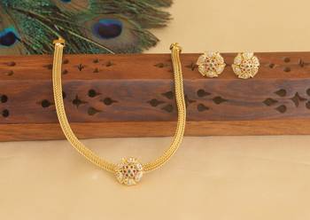 Matte finish flower shape necklace set 1