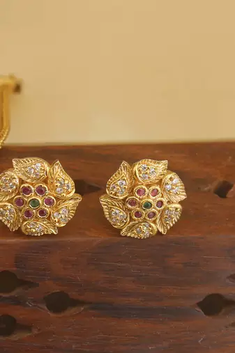 Matte finish flower shape necklace set