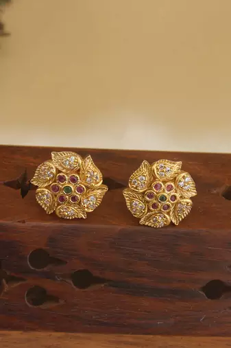 Matte finish flower shape necklace set