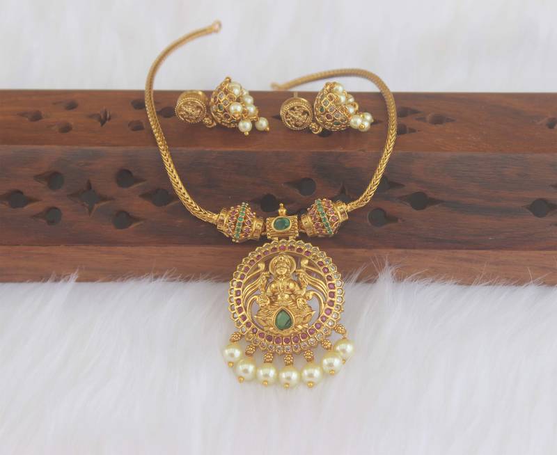 Matte finish temple necklace set