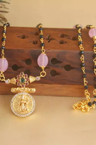 Gold plated kasu black beads necklace