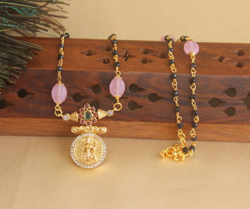 Gold plated kasu black beads necklace