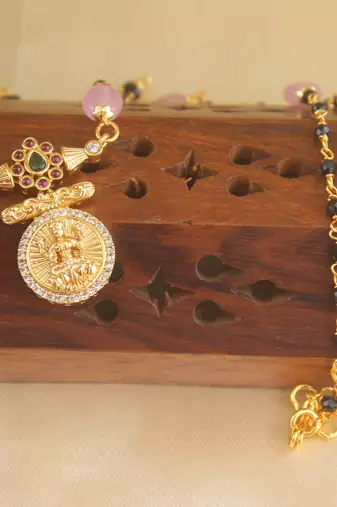 Gold plated kasu black beads necklace