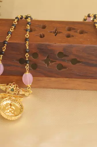 Gold plated kasu black beads necklace