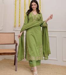 Aaysa floral embroidered green v-neck pure cotton a-line kurta with trouser & dupatta