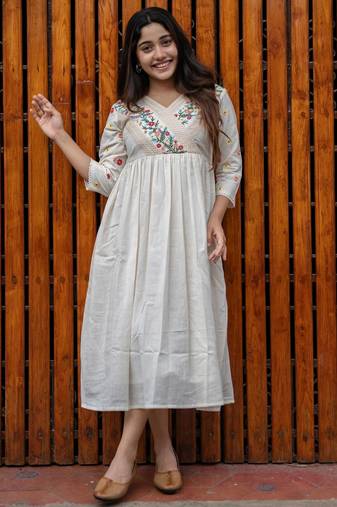 Aaysa floral embroidered white v-neck pure cotton anarkali kurti