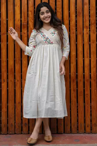Aaysa floral embroidered white v-neck pure cotton anarkali kurti
