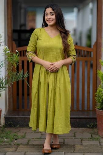 Aaysa floral embroidered green v-neck pure cotton anarkali kurti