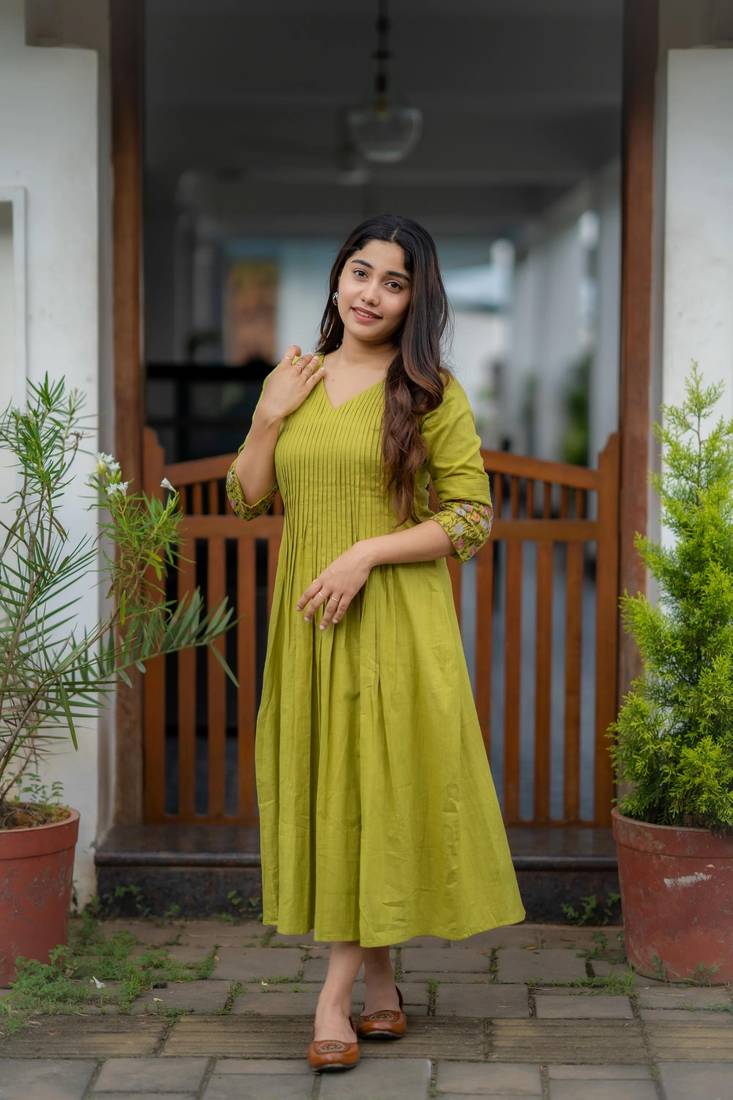 Aaysa floral embroidered green v-neck pure cotton anarkali kurti