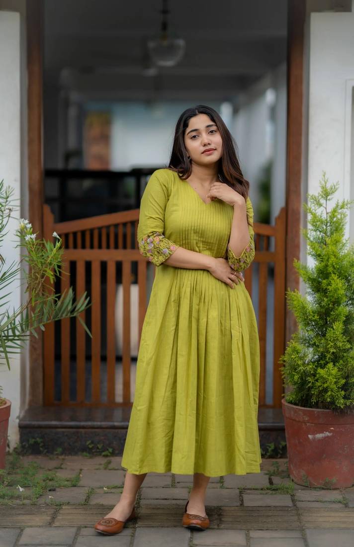 Aaysa floral embroidered green v-neck pure cotton anarkali kurti