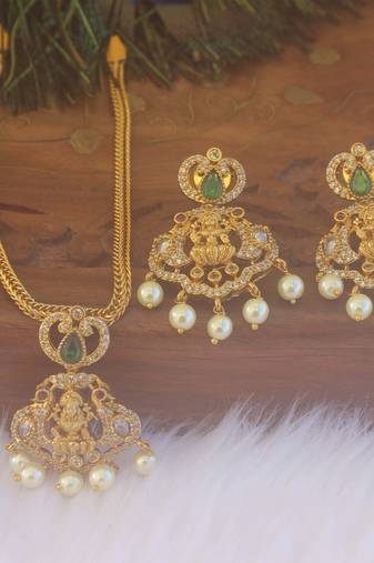 Matte finish temple peacock stone necklace set