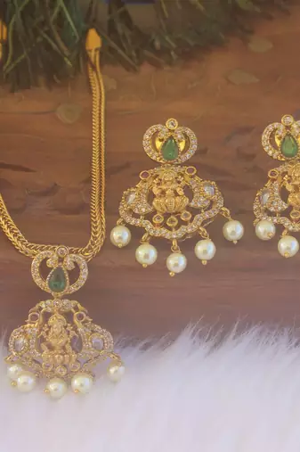 Matte finish temple peacock stone necklace set