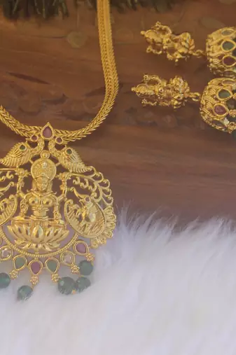 Matte finish temple peacock  necklace set