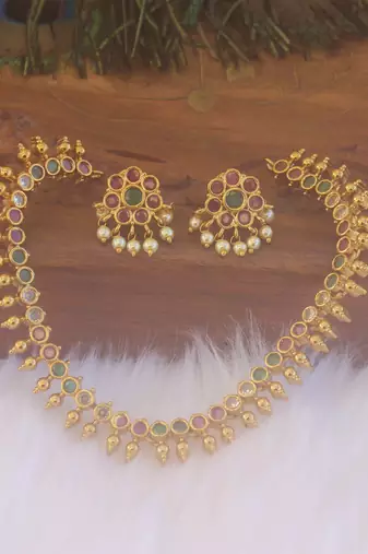 Matte finish multicolor stone necklace set