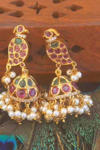 Matte finish peacock kempu stone jumka earrings