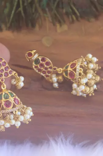Matte finish peacock kempu stone jumka earrings