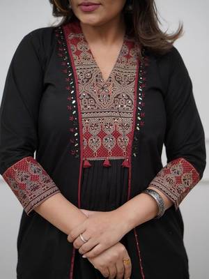 floral embroidered black v-neck  cotton a-line kurta with trouser & dupatta 2