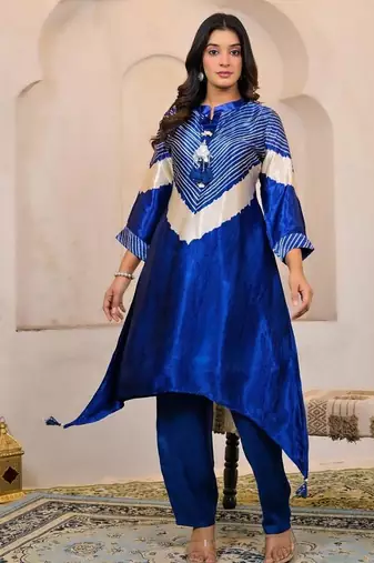 Aaysa floral printed blue round neck muslin a-line kurta with trouser
