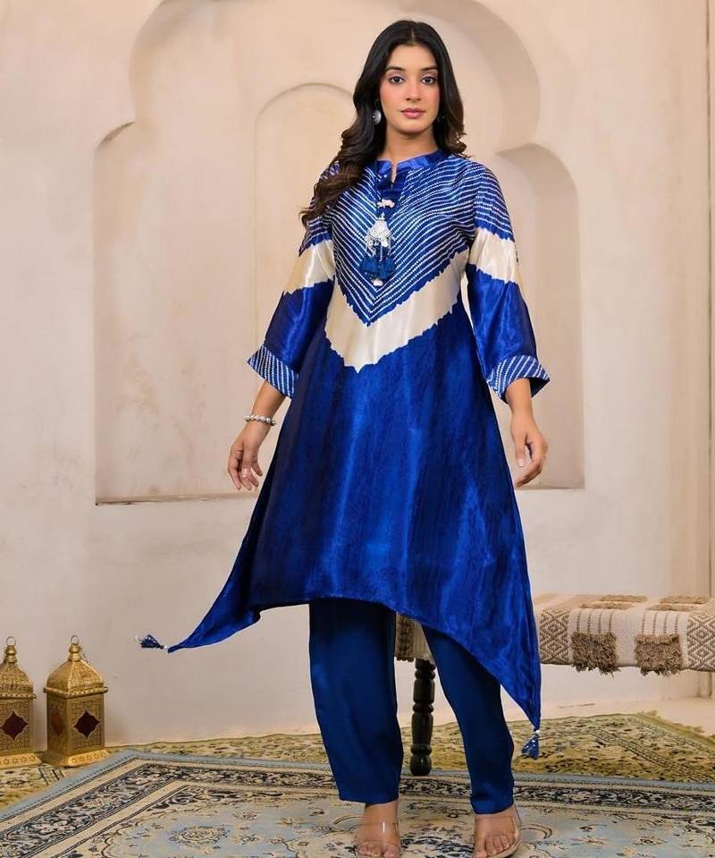 Aaysa floral printed blue round neck muslin a-line kurta with trouser