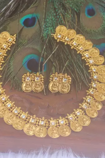 Matte finish temple necklace set