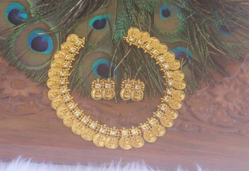 Matte finish temple necklace set