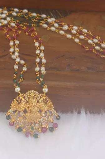 Handmade temple pearl beads necklace