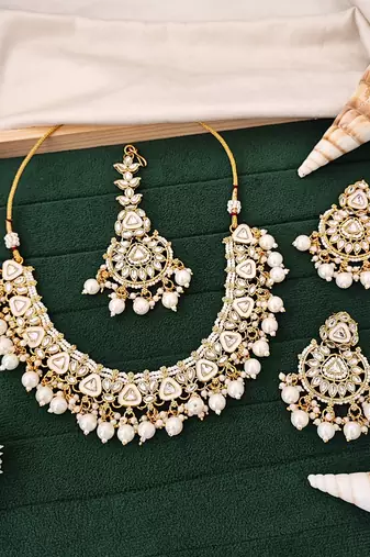 Pearl and kundan gold plated necklace set with elegant design and fine detailing – perfect jewelry for brides