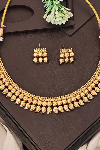Traditional gold plated leaf design necklace set with earrings