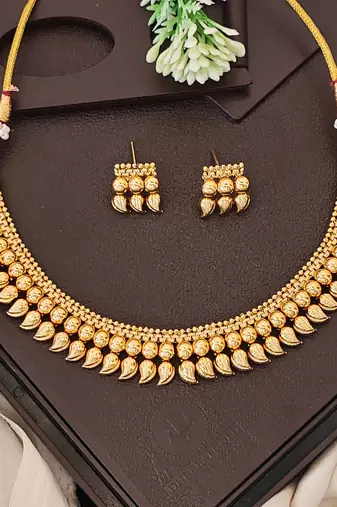 Traditional gold plated leaf design necklace set with earrings