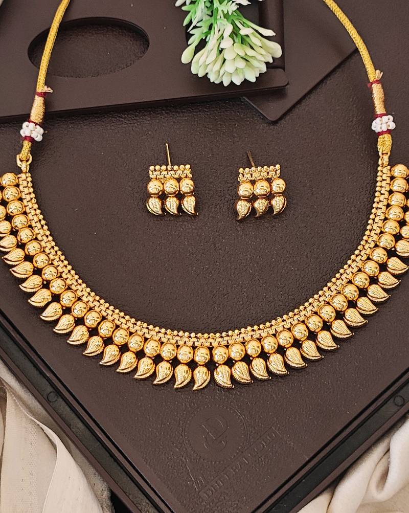 Traditional gold plated leaf design necklace set with earrings