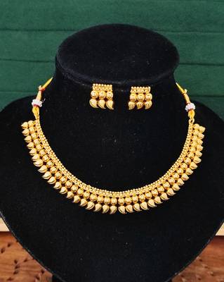 Traditional gold plated leaf design necklace set with earrings 3
