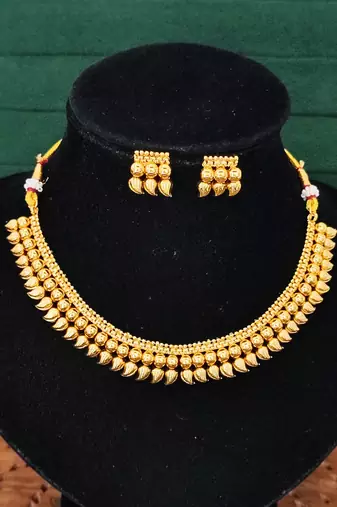 Traditional gold plated leaf design necklace set with earrings