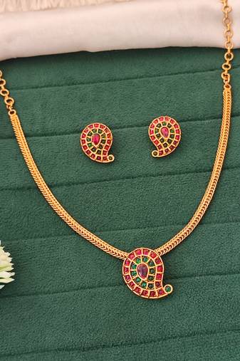 Elegant gold plated paisley jewelry set with multicolored stones – necklace and earrings for her