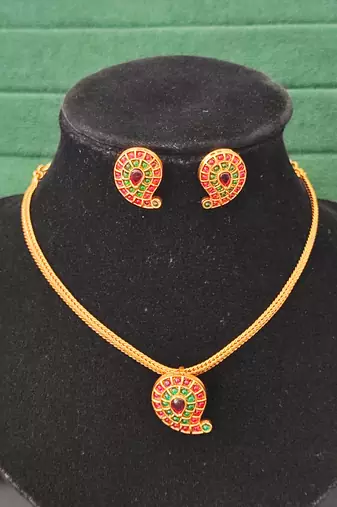Elegant gold plated paisley jewelry set with multicolored stones – necklace and earrings for her