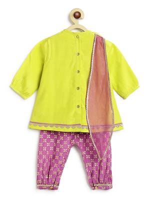 Green embroidered viscose kurta set 4