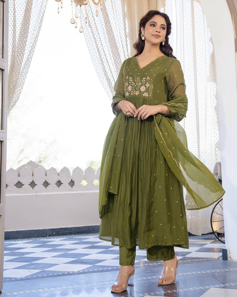 Floral embroidered green v neck pure cotton kurta with trouser & dupatta set