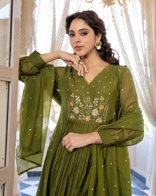 Floral embroidered green v neck  cotton kurta with trouser & dupatta set 2